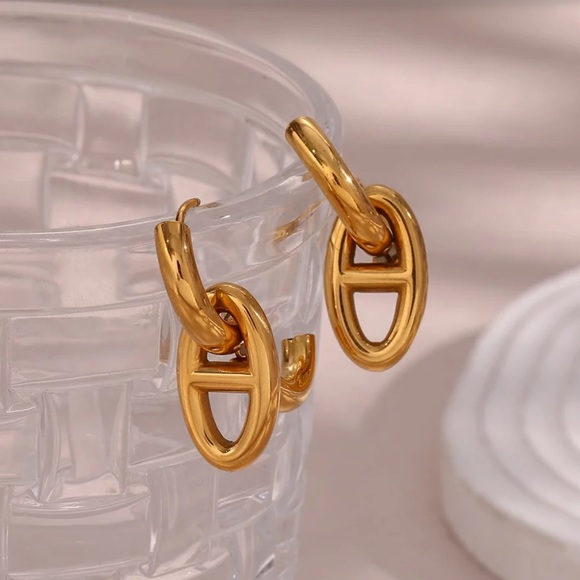 New 18K Gold Pig Nose Shape Hoop Earrings, wonderful Earrings, wow Earrings - Picture 4 of 7